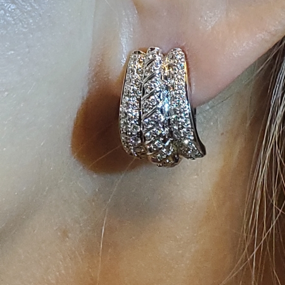18K WHITE GOLD DIAMOND EARRINGS. - Picture 9 of 10